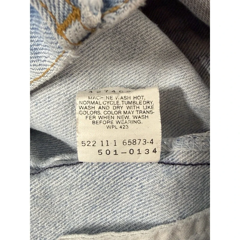 Vtg Levi's 501 Jeans Men's Fits 32x30.5 Light Wash Made In USA (tagged 34x32)